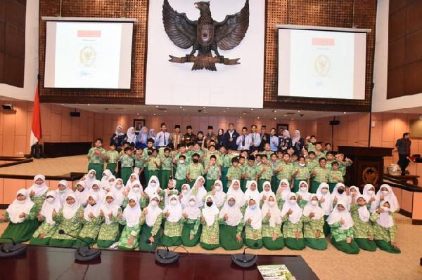 Dikunjungi Siswa SD, Waket MPR Bagi 5 Kunci Capai Sukses  