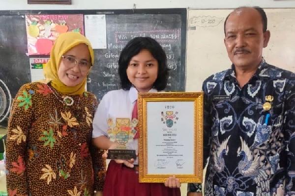 Luar Biasa, Siswi ini Dapat Ratusan Prestasi