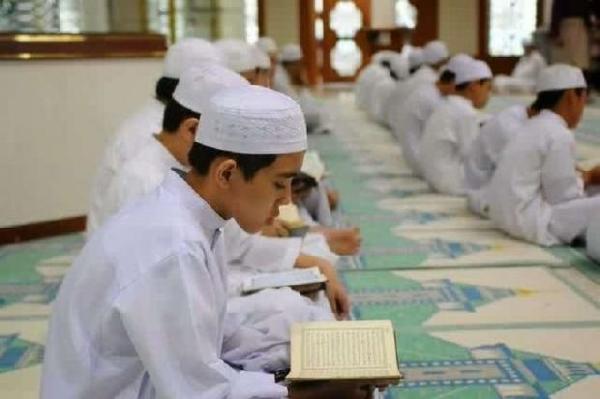 Parenting Islami : Mengajarkan Sikap Optimisme pada Anak Sejak Dini 