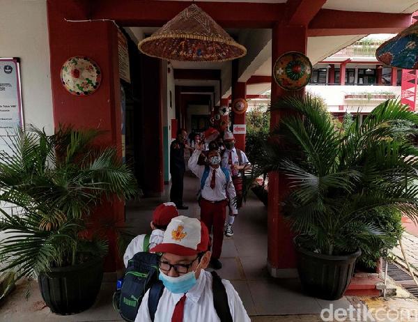 SKB 4 Menteri: Sekolah Wajib PTM Terbatas Per 2022